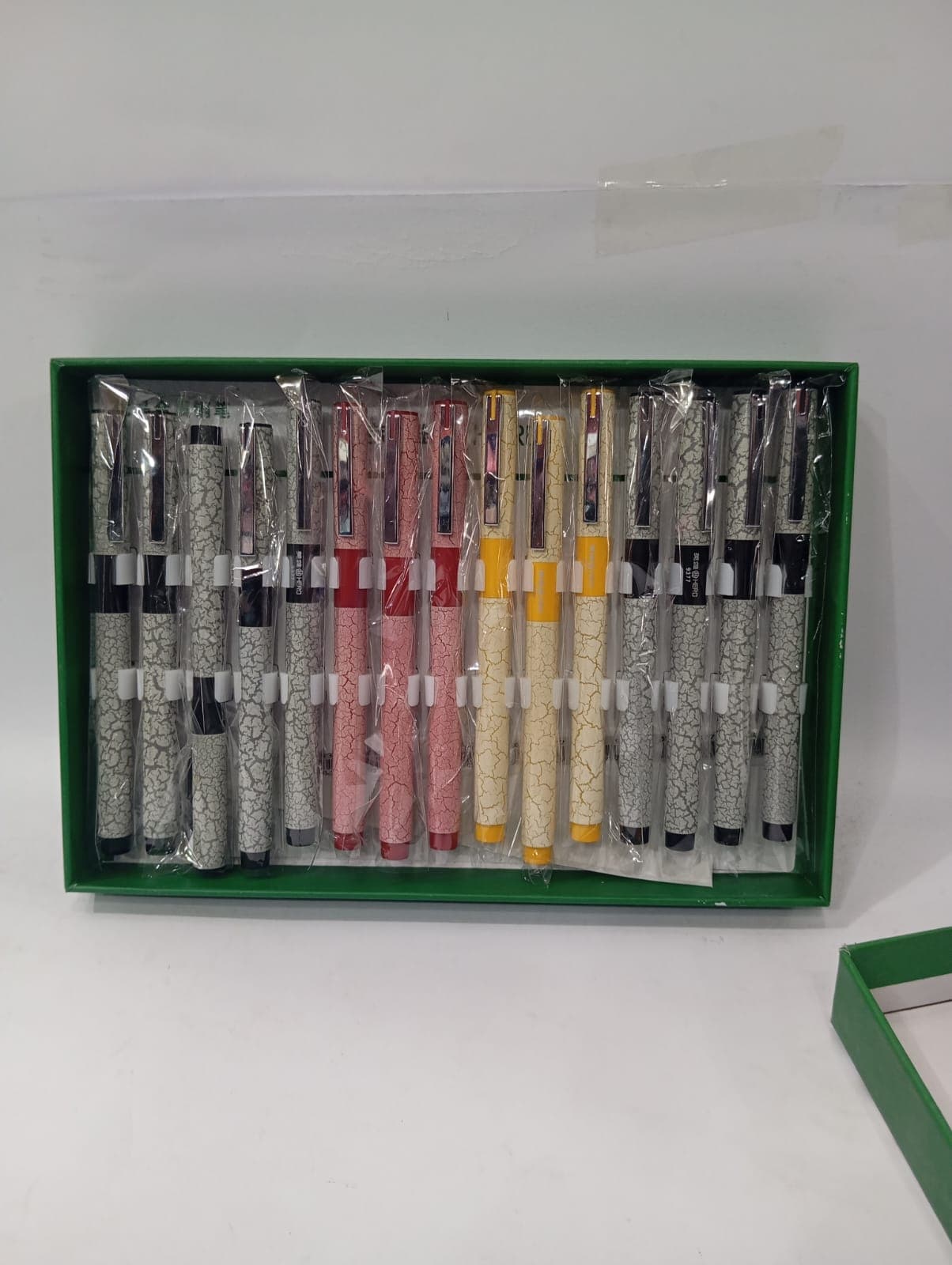 Random color ink pen